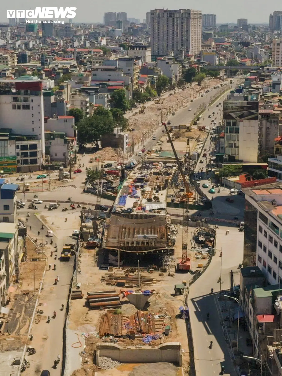 Cận cảnh công trường hai cầu vượt trên tuyến Vành đai 1 ở Hà Nội