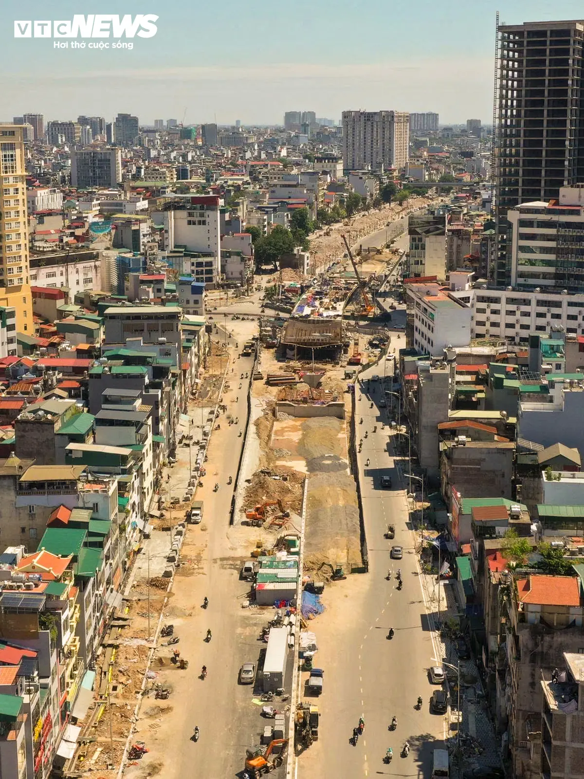 Cận cảnh công trường hai cầu vượt trên tuyến Vành đai 1 ở Hà Nội