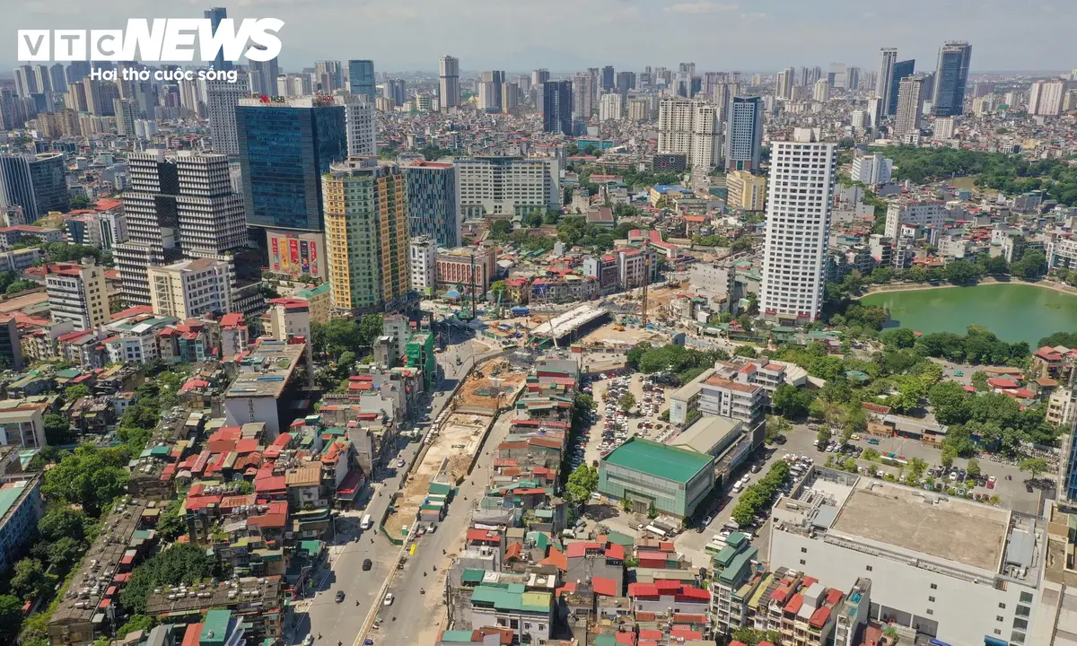 Cận cảnh công trường hai cầu vượt trên tuyến Vành đai 1 ở Hà Nội