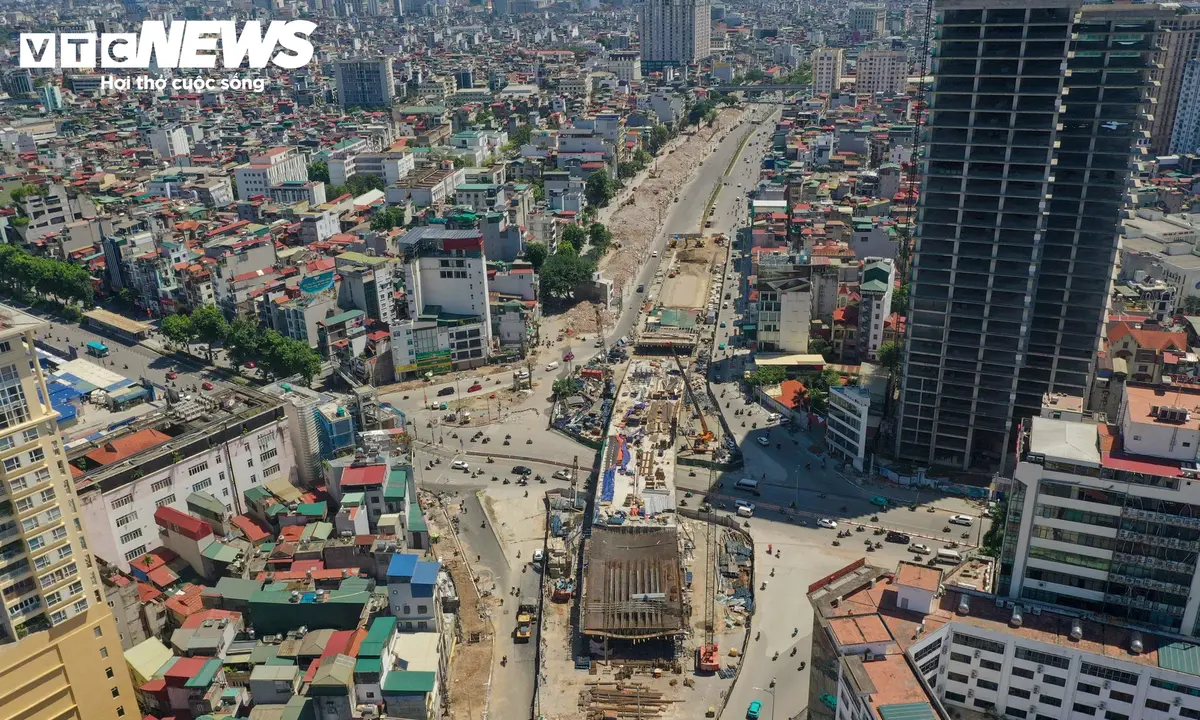 Cận cảnh công trường hai cầu vượt trên tuyến Vành đai 1 ở Hà Nội