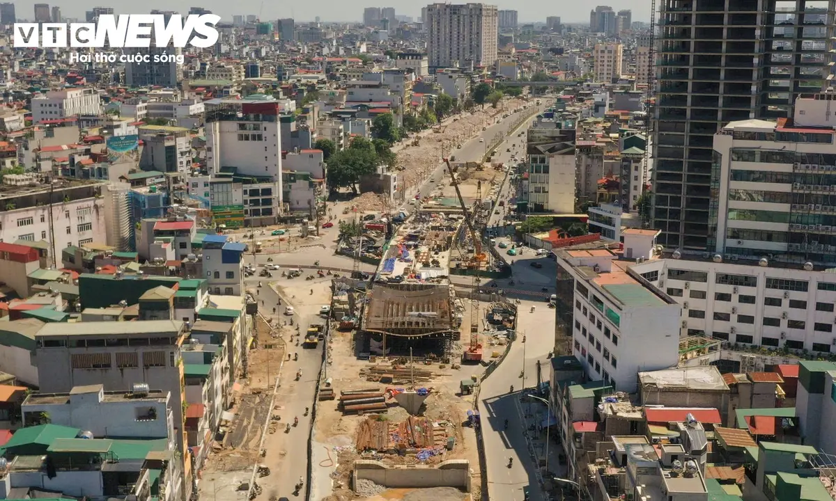 Cận cảnh công trường hai cầu vượt trên tuyến Vành đai 1 ở Hà Nội