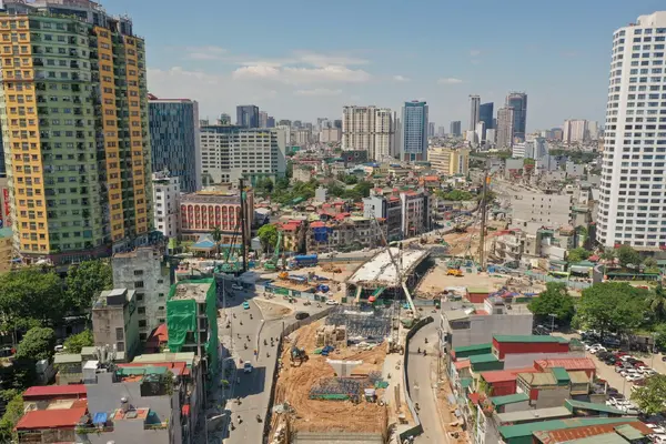 Cận cảnh công trường hai cầu vượt trên tuyến Vành đai 1 ở Hà Nội