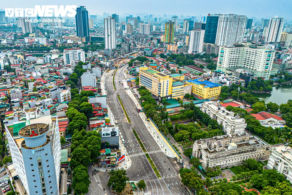 Cận cảnh công trường hai cầu vượt trên tuyến Vành đai 1 ở Hà Nội