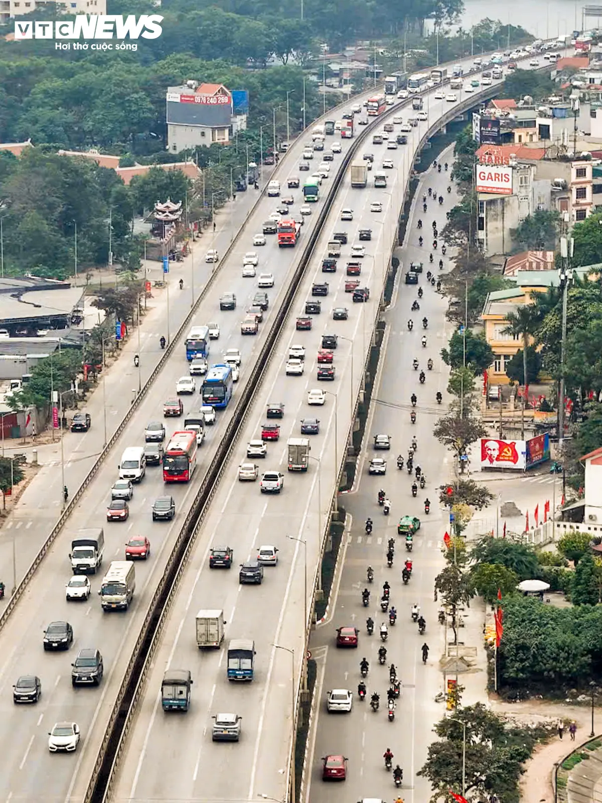 Giao thông trên Vành đai 3 trên cao trước đề xuất bỏ làn khẩn cấp