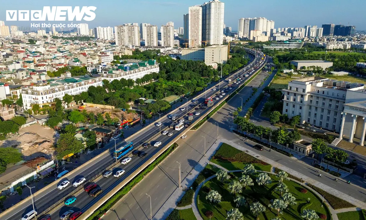 Giao thông trên Vành đai 3 trên cao trước đề xuất bỏ làn khẩn cấp