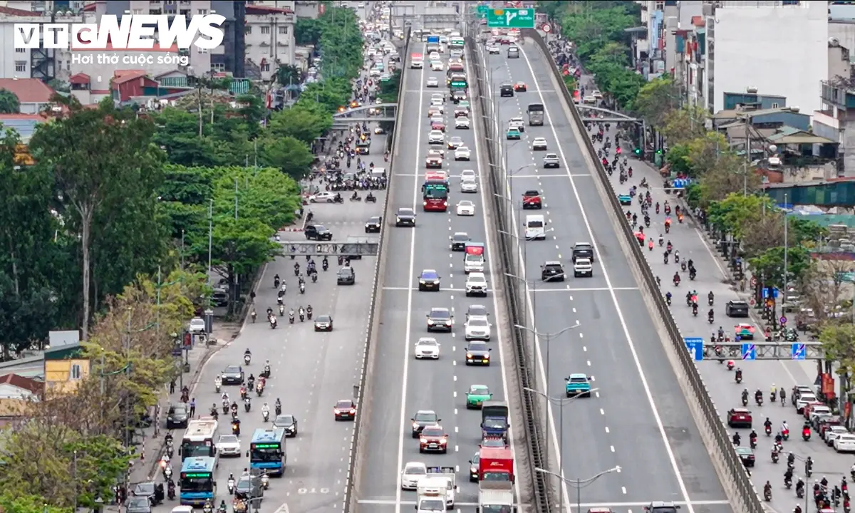 Giao thông trên Vành đai 3 trên cao trước đề xuất bỏ làn khẩn cấp