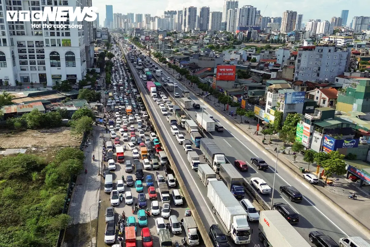 Giao thông trên Vành đai 3 trên cao trước đề xuất bỏ làn khẩn cấp