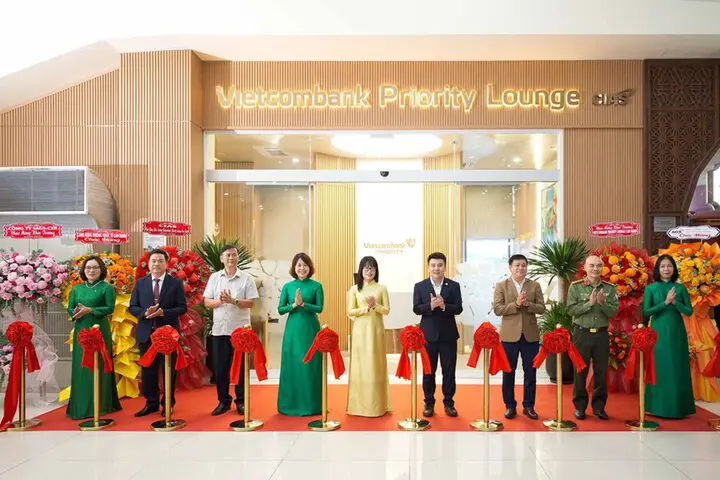 Vietcombank khai trương phòng chờ Vietcombank Priority Lounge tại Cam Ranh