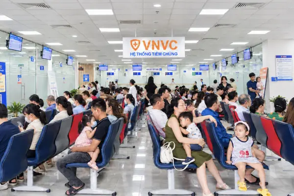 VNVC tiêm hơn 100.000 liều vaccine tay chân miệng, nhu cầu tiếp tục tăng