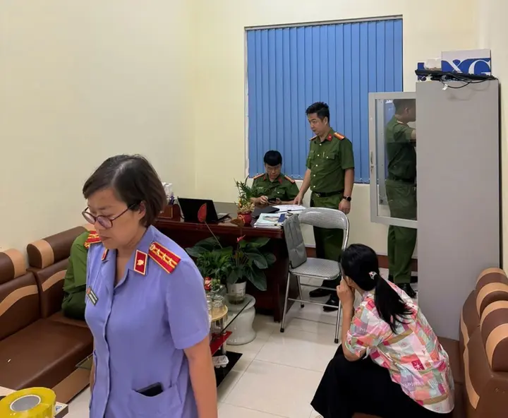Lãnh đạo trung tâm ở Lạng Sơn sửa số liệu quan trắc để giữ khách