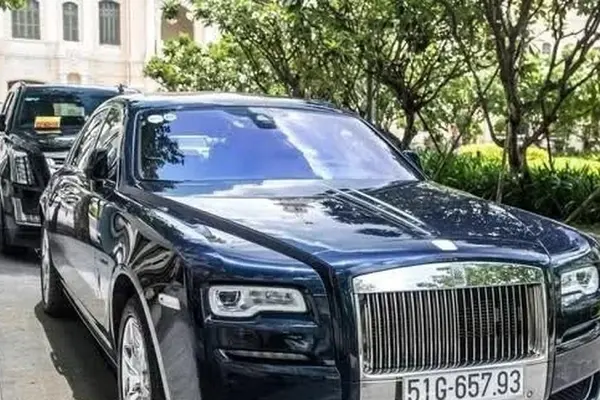 Lãi vay mua ôtô tăng vọt, ngân hàng thanh lý từ xe cũ đến Rolls-Royce