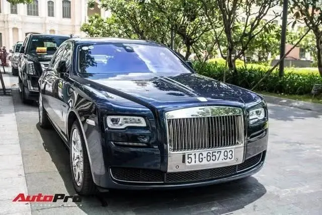 Lãi vay mua ôtô tăng vọt, ngân hàng thanh lý từ xe cũ đến Rolls-Royce