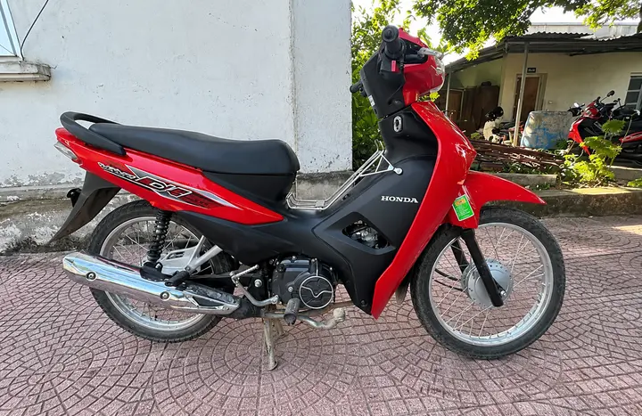 Bị đòi lại xe mượn, thiếu niên rủ đồng bọn vác kiếm truy đuổi, cướp tài sản