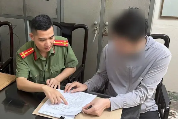 Xử phạt người đàn ông đăng video đồi trụy trong quán karaoke lên Facebook