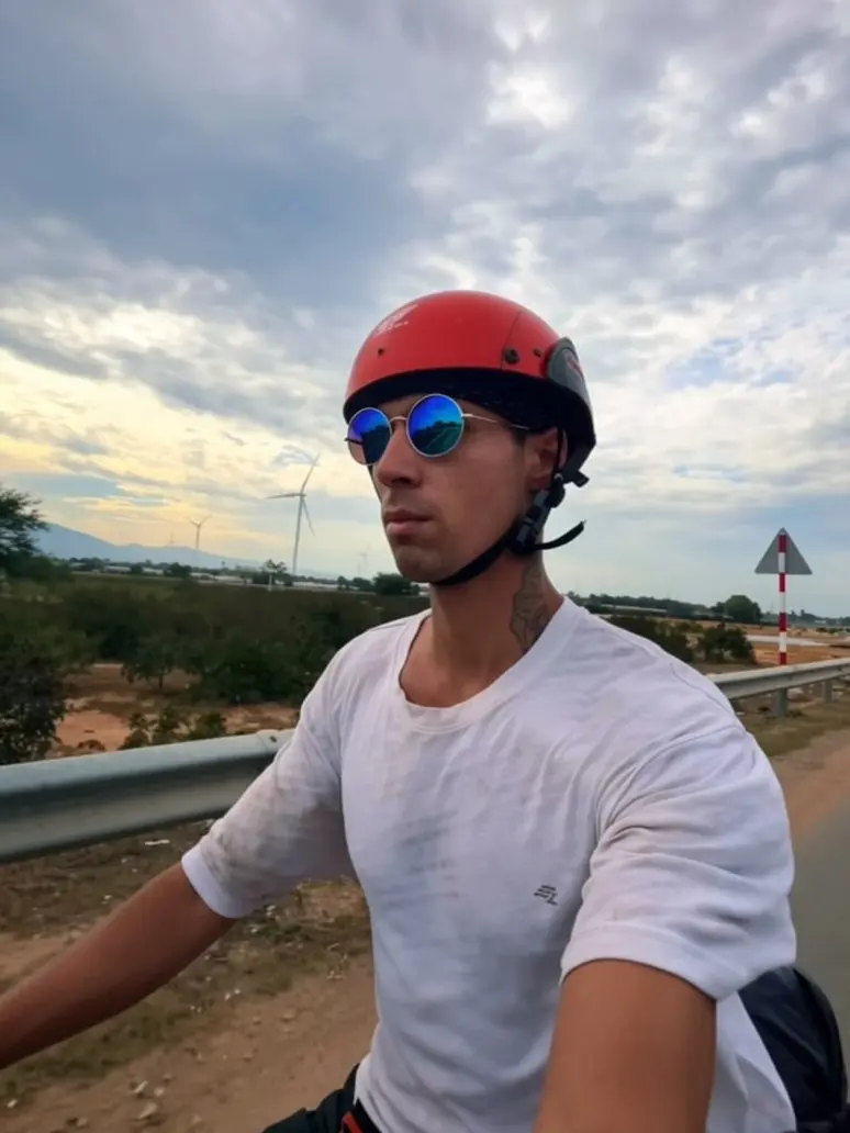 Tôi từ Ấn Độ đến Việt Nam phượt xe máy 2.100 km
