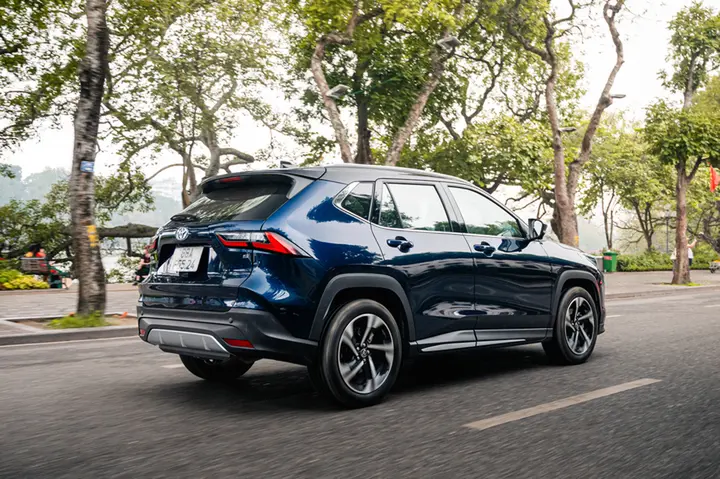 Bộ ba Cross của Toyota khuấy đảo phân khúc xe gầm cao tháng 10