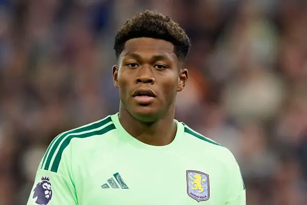 Aston Villa mất bộn tiền vì thủ môn Nhật Bản